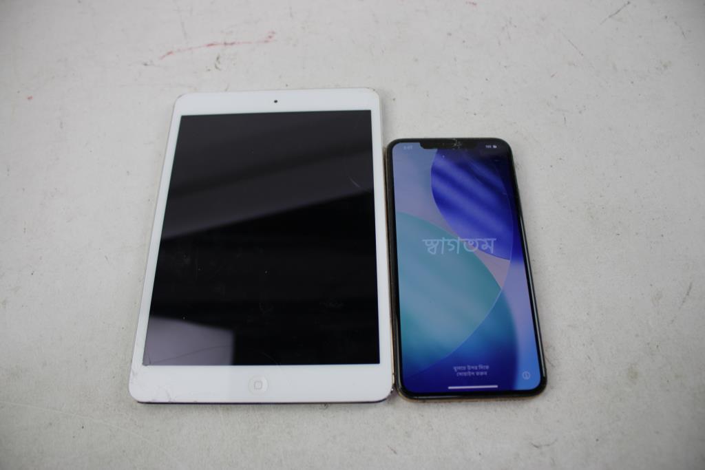 Apple IPhone, IPad Lot, 2 Pieces, Sold For Parts