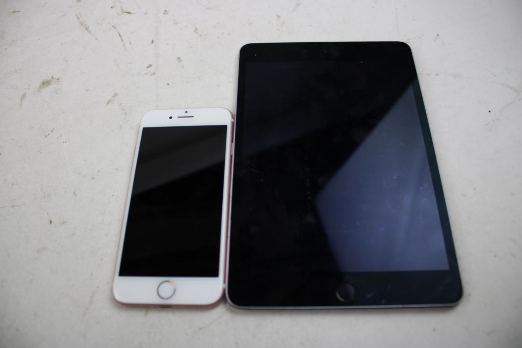 Apple IPhone, IPad Lot, 2 Pieces, Sold For Parts