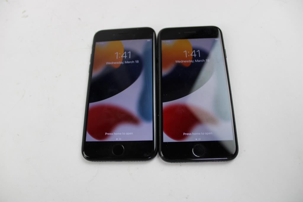 Apple IPhone Lot, 2 Pieces