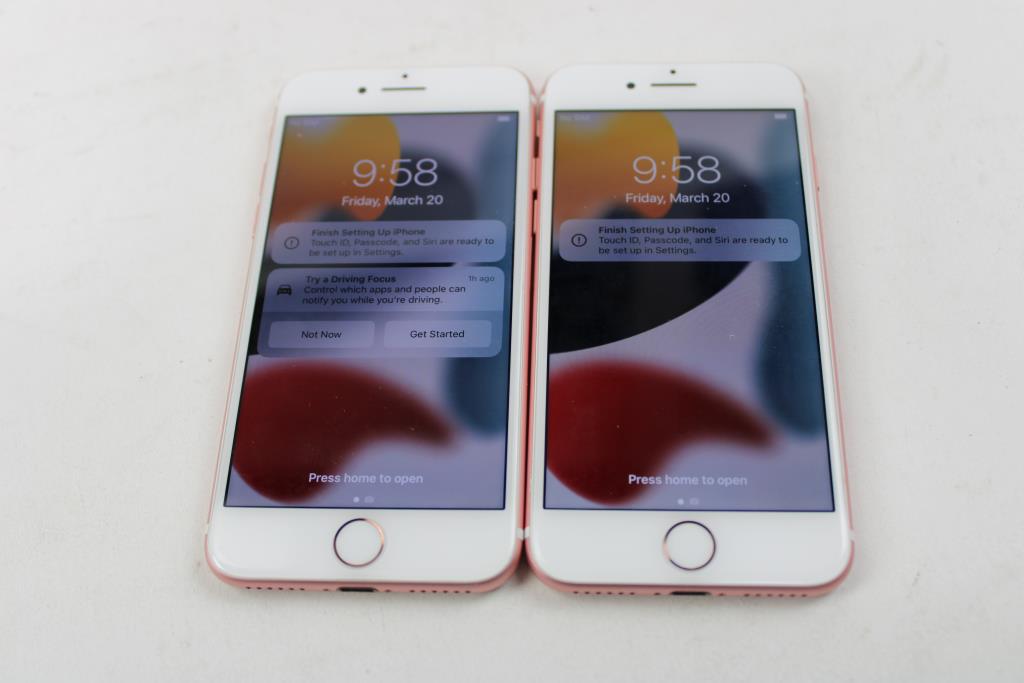 Apple IPhone Lot, 2 Pieces