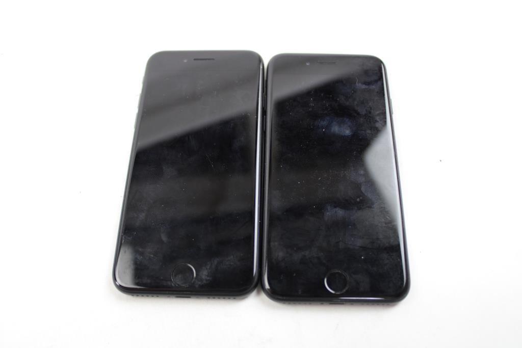 Apple IPhone Lot, 2 Pieces