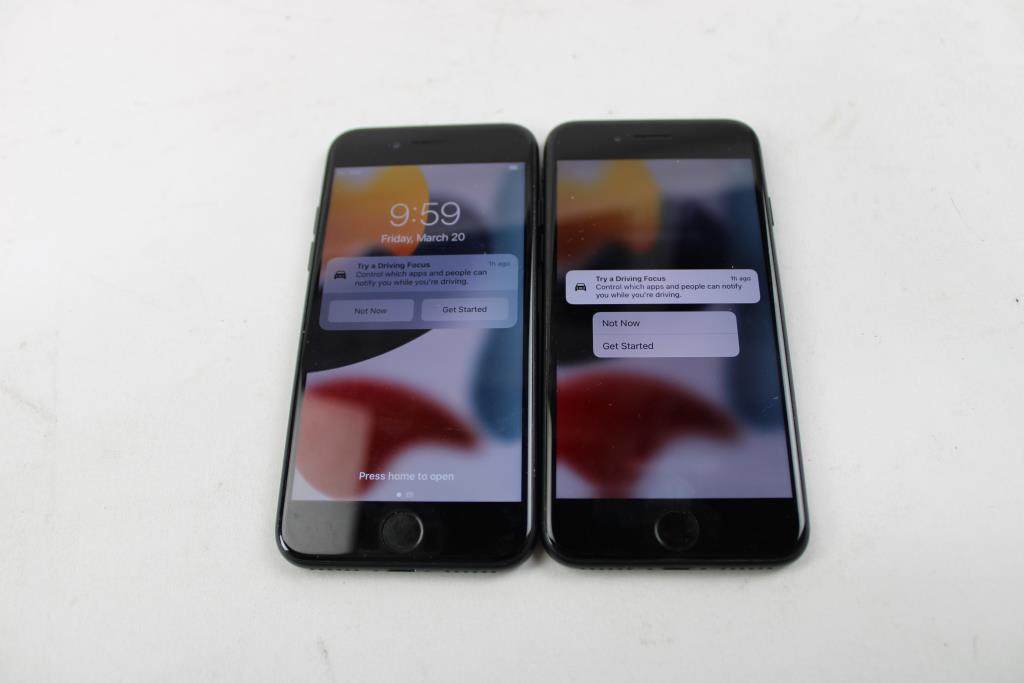 Apple IPhone Lot, 2 Pieces