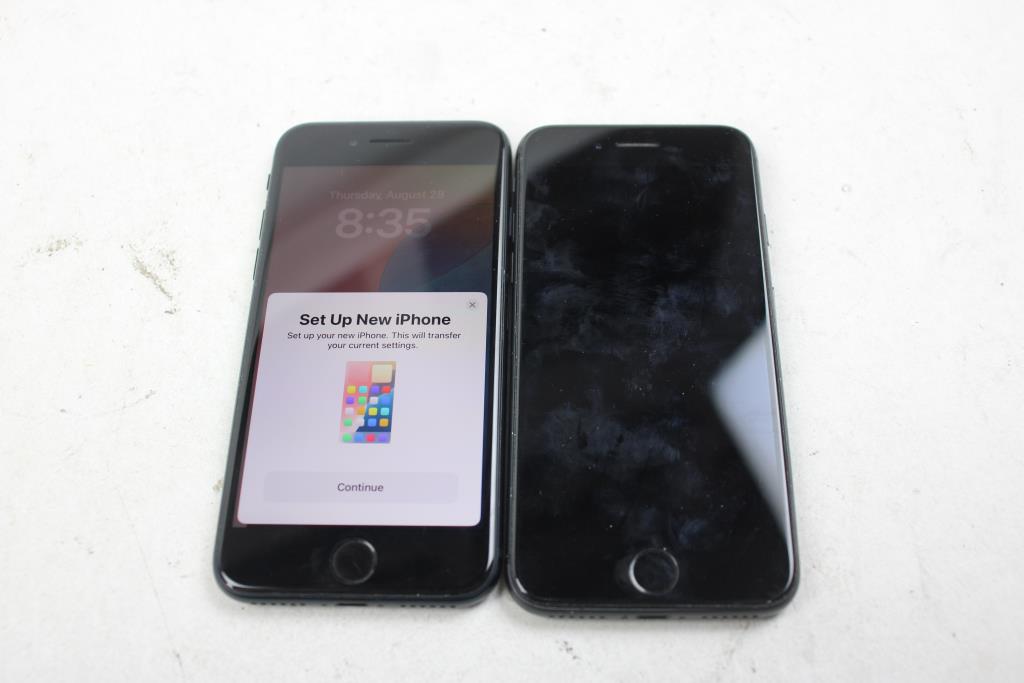 Apple IPhone Lot, 2 Pieces