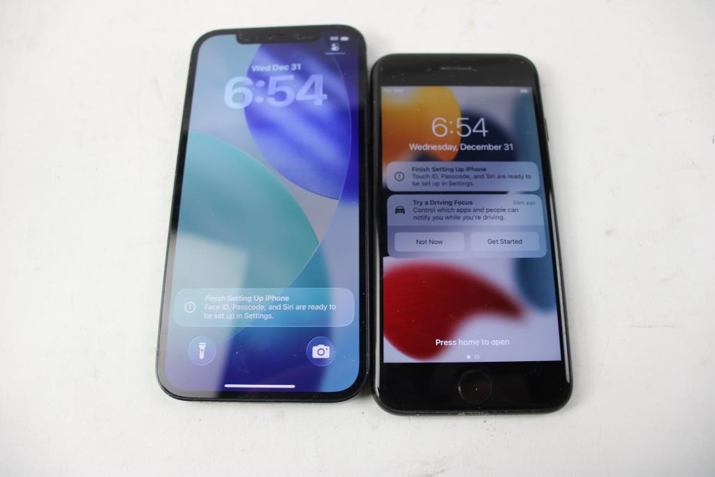 Apple IPhone Lot, 2 Pieces  Sold For Parts