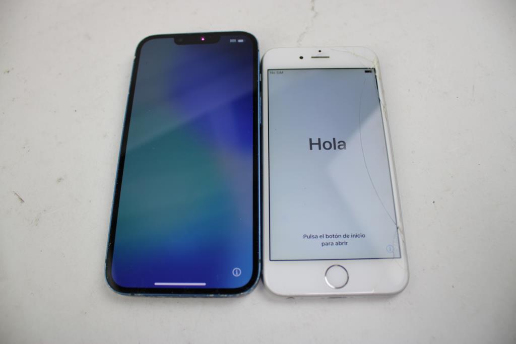 Apple IPhone Lot, 2 Pieces, Sold For Parts