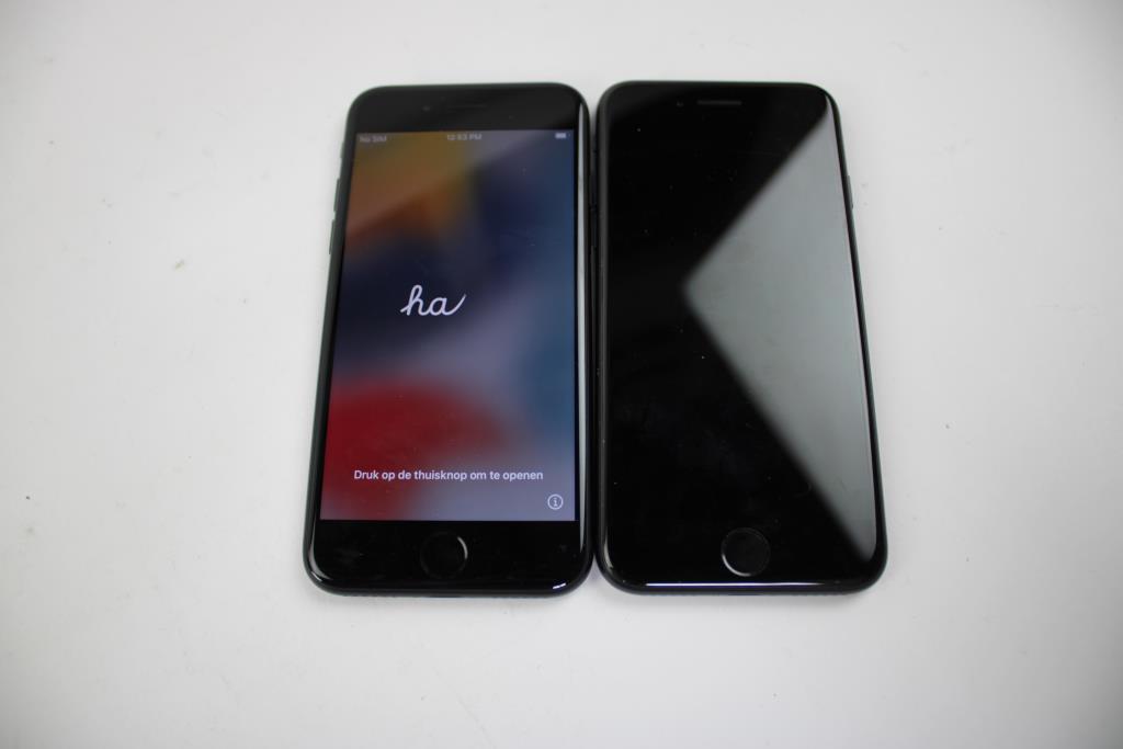 Apple IPhone Lot, 2 Pieces, Sold For Parts