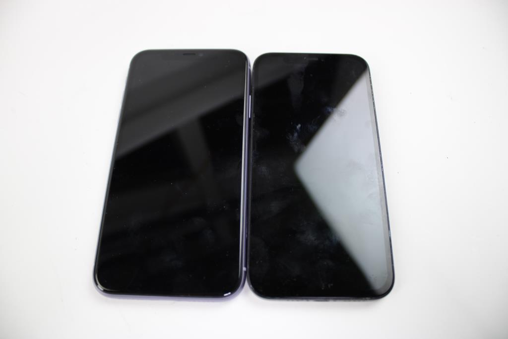 Apple IPhone Lot, 2 Pieces, Sold For Parts