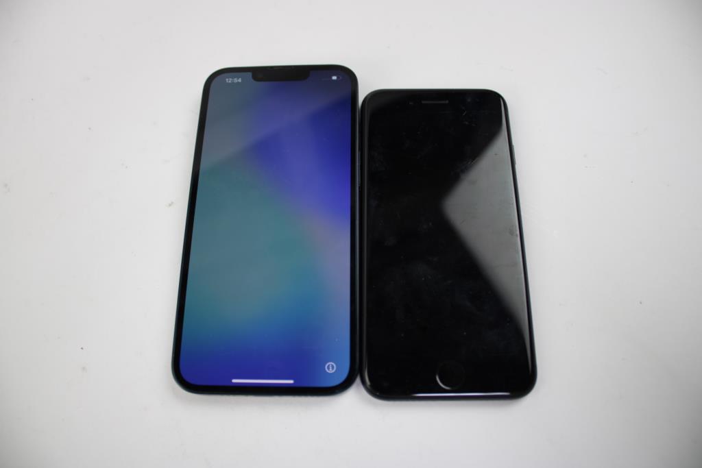 Apple IPhone Lot, 2 Pieces, Sold For Parts