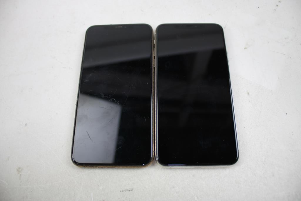 Apple IPhone Lot, 2 Pieces, Sold For Parts