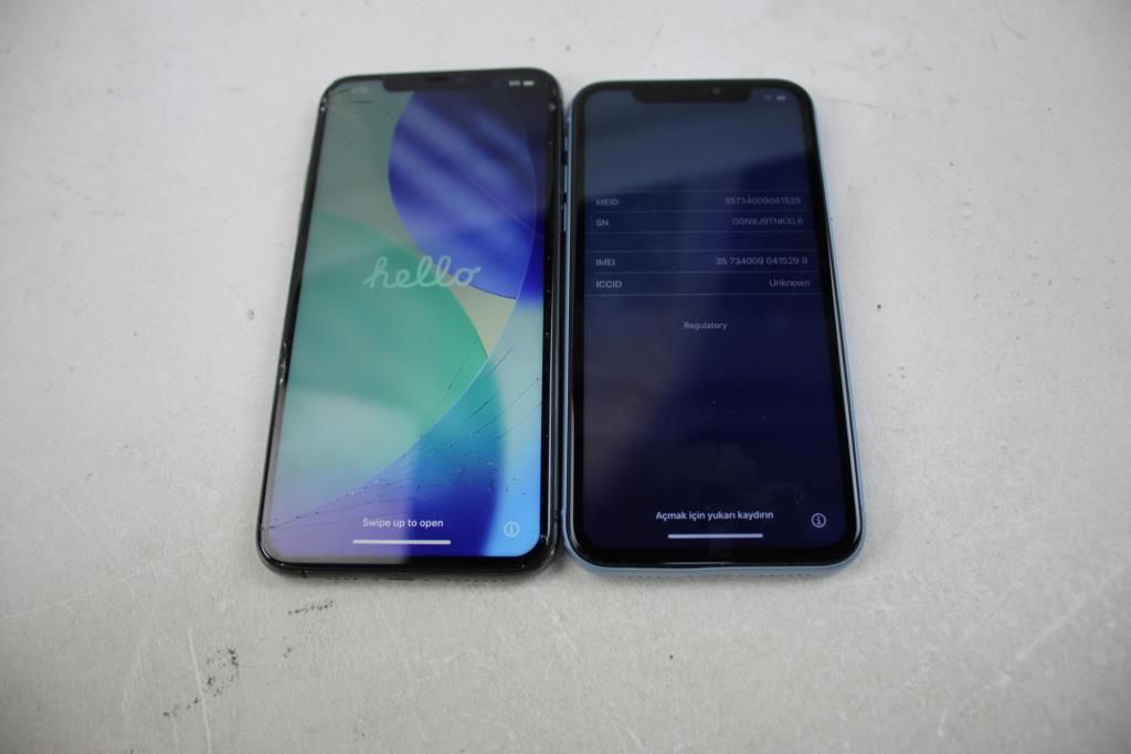Apple IPhone Lot, 2 Pieces, Sold For Parts