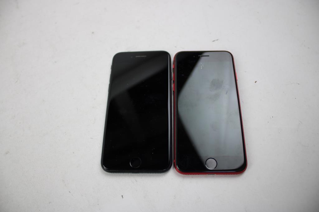 Apple IPhone Lot, 2 Pieces, Sold For Parts