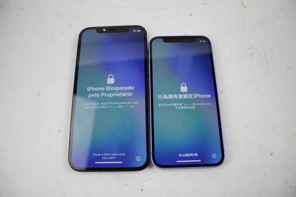 Apple IPhone Lot, 2 Pieces, Sold For Parts