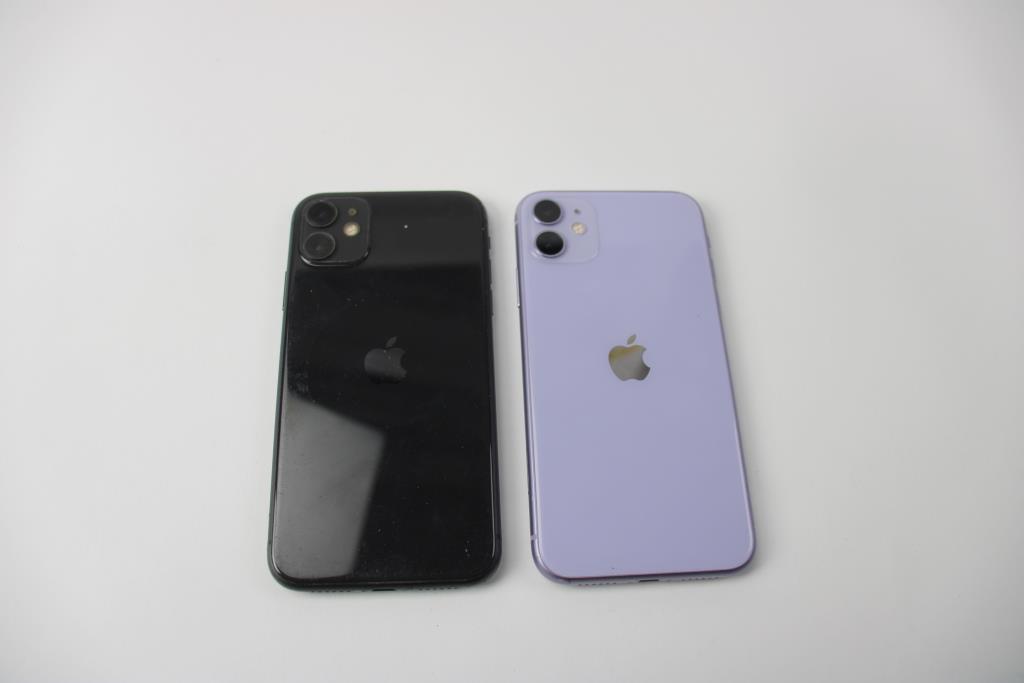 Apple IPhone Lot, 2 Pieces, Sold For Parts