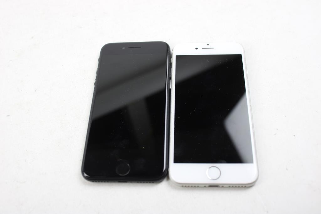 Apple IPhone Lot, 2 Pieces, Sold For Parts