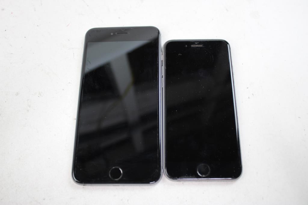 Apple IPhone Lot, 2 Pieces, Sold For Parts