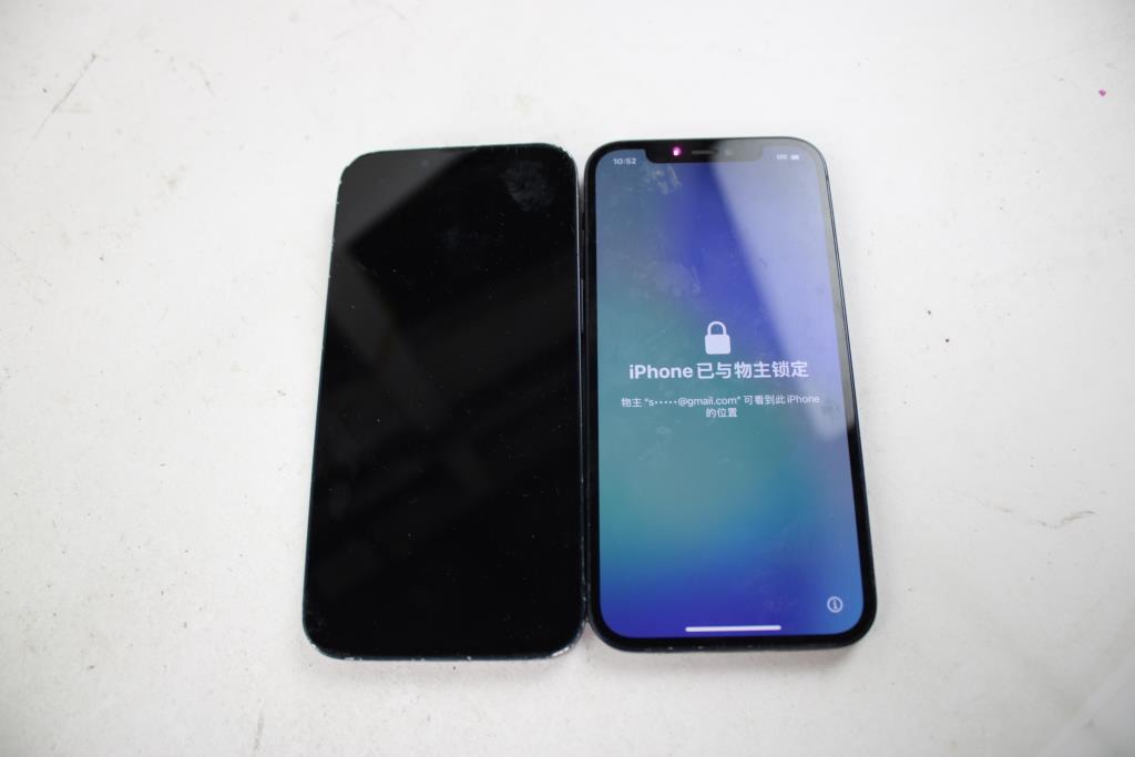 Apple IPhone Lot, 2 Pieces, Sold For Parts