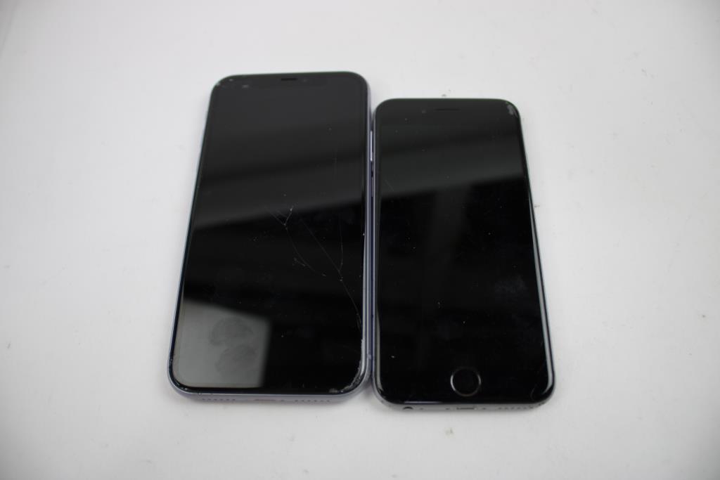 Apple IPhone Lot, 2 Pieces  Sold For Parts