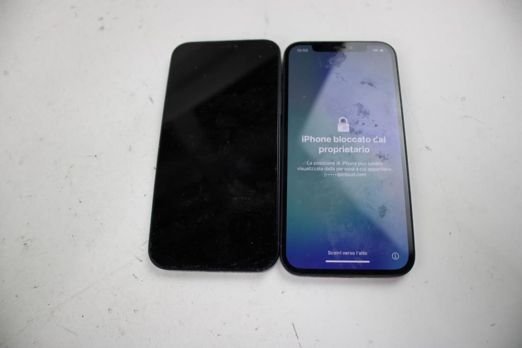 Apple IPhone Lot, 2 Pieces, Sold For Parts