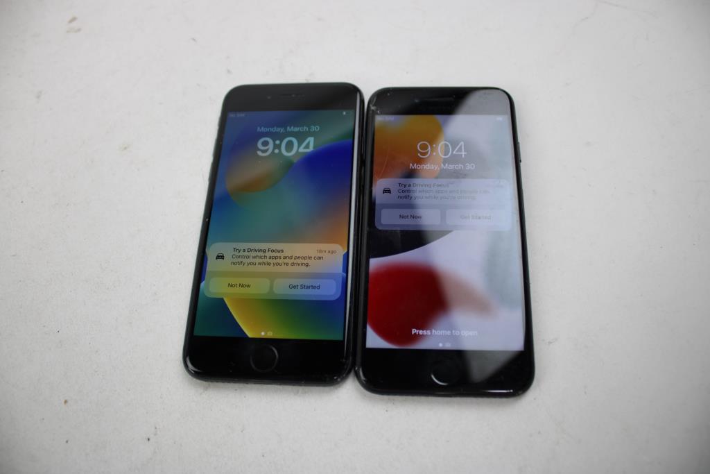 Apple IPhone Lot, 2 Pieces, Sold For Parts