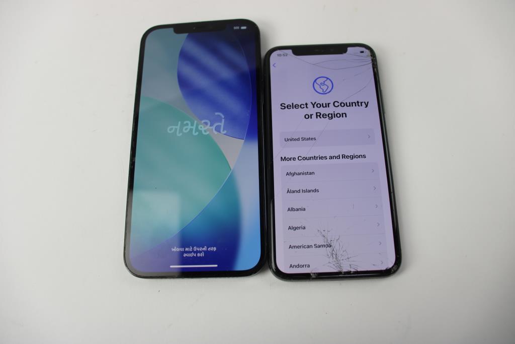 Apple IPhone Lot, 2 Pieces, Sold For Parts