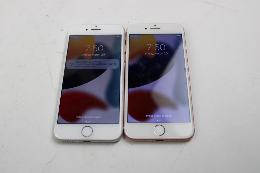 Apple IPhone Lot, 2 Pieces, Sold For Parts