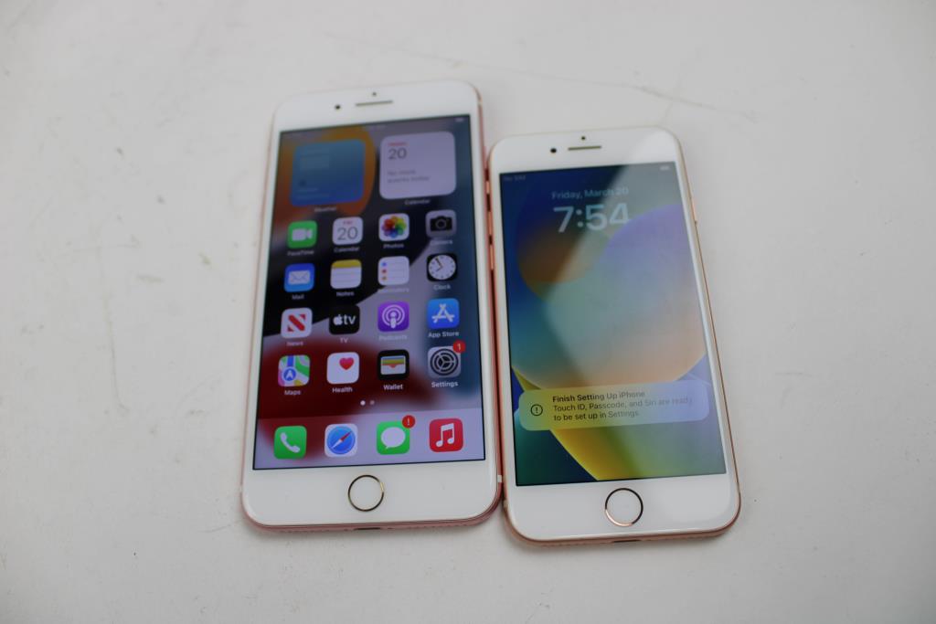 Apple IPhone Lot, 2 Pieces, Sold For Parts