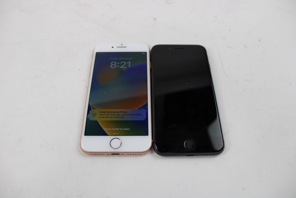 Apple IPhone Lot, 2 Pieces, Sold For Parts