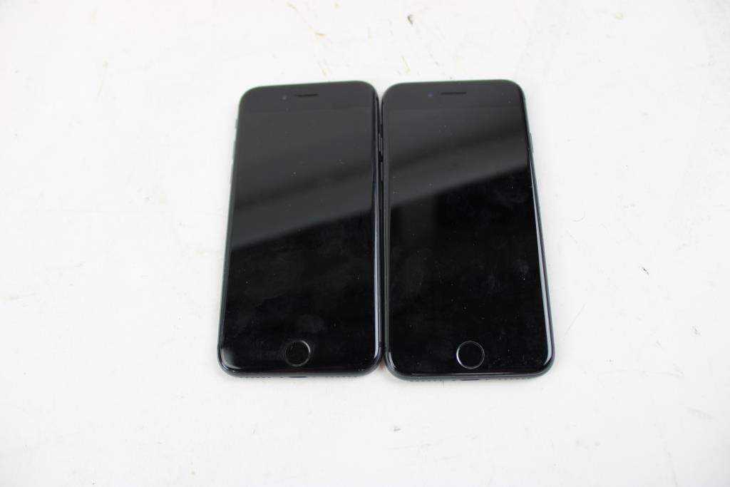 Apple IPhone Lot, 2 Pieces, Sold For Parts