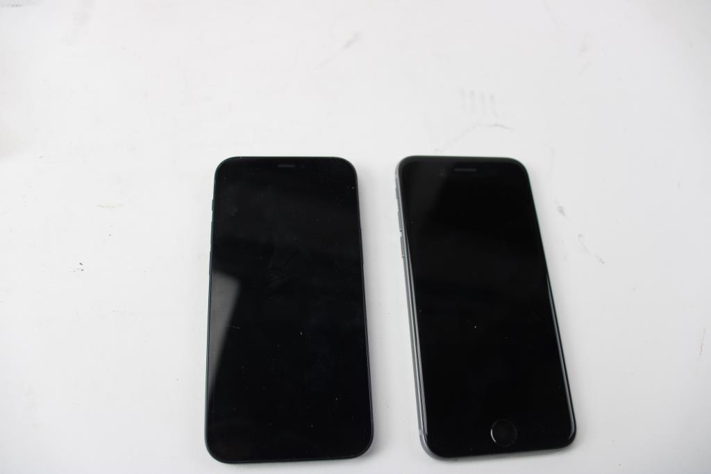 Apple IPhone Lot, 2 Pieces, Sold For Parts