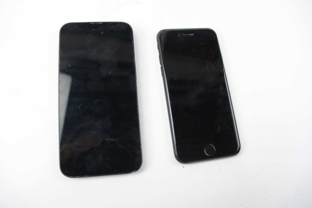Apple IPhone Lot, 2 Pieces, Sold For Parts
