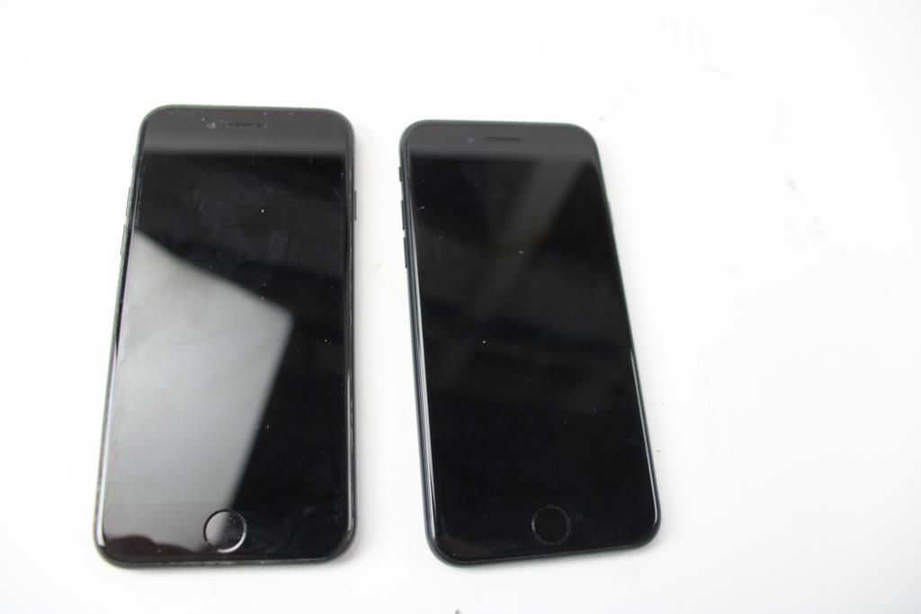 Apple IPhone Lot, 2 Pieces, Sold For Parts