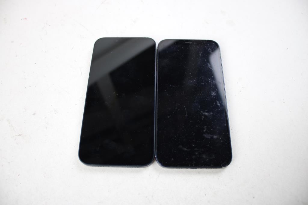 Apple IPhone Lot, 2 Pieces, Sold For Parts