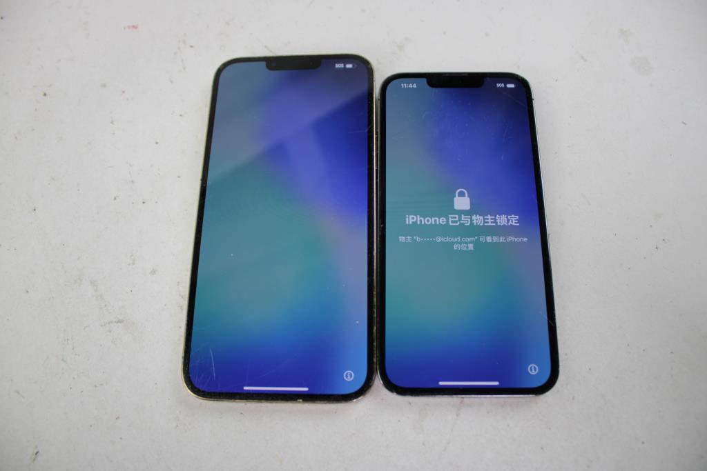Apple IPhone Lot, 2 Pieces, Sold For Parts