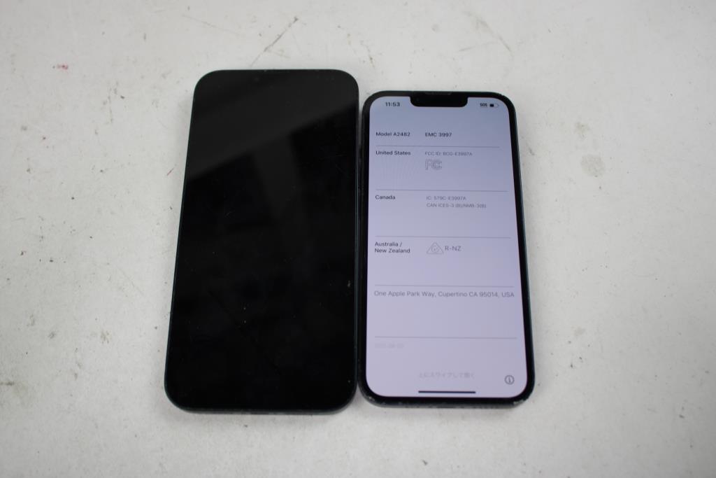 Apple IPhone Lot, 2 Pieces, Sold For Parts