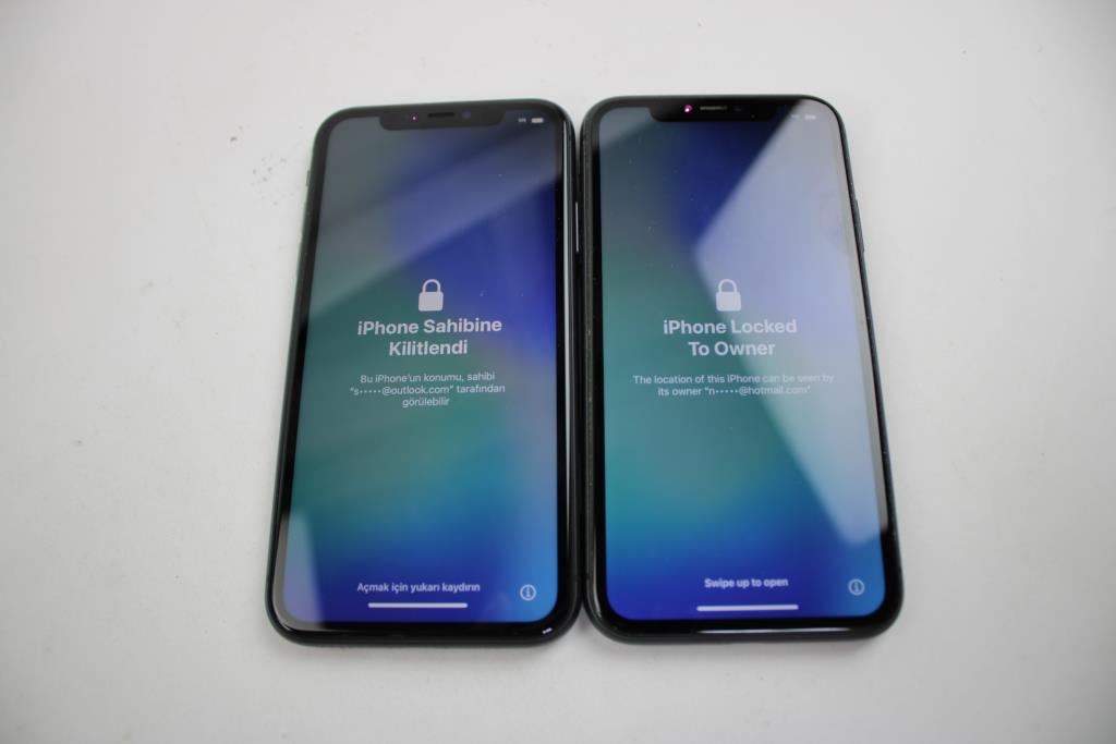 Apple IPhone Lot, 2 Pieces, Sold For Parts