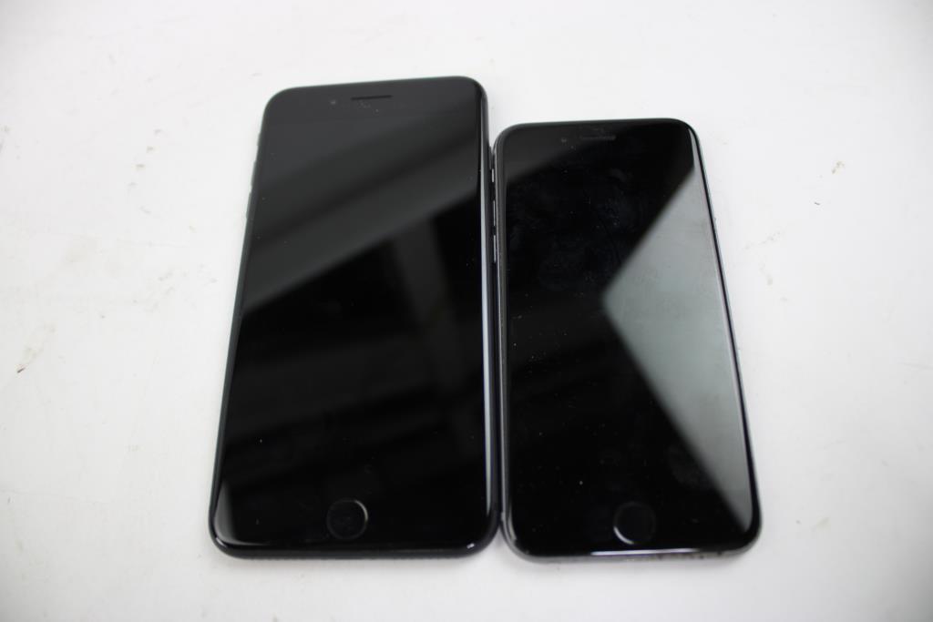 Apple IPhone Lot, 2 Pieces, Sold For Parts