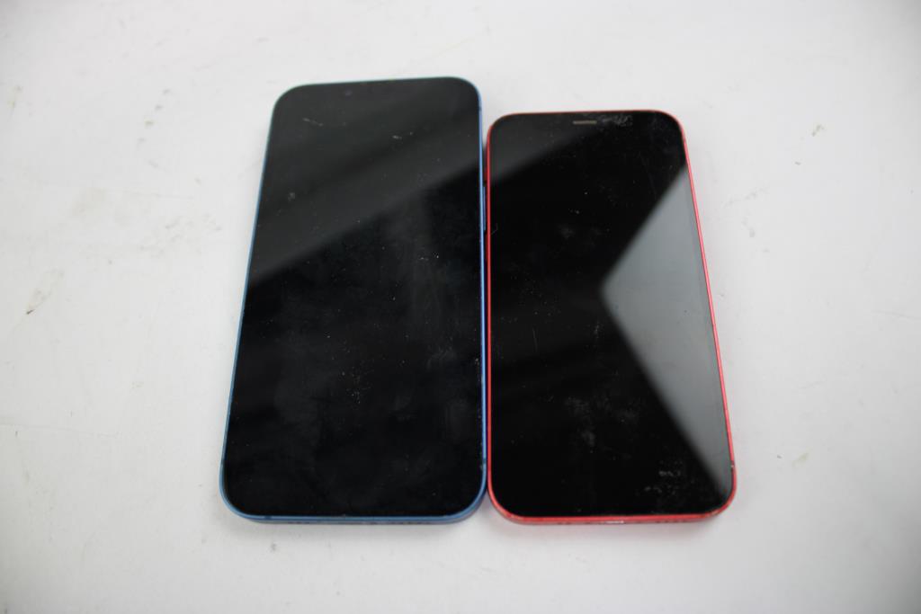 Apple IPhone Lot, 2 Pieces, Sold For Parts