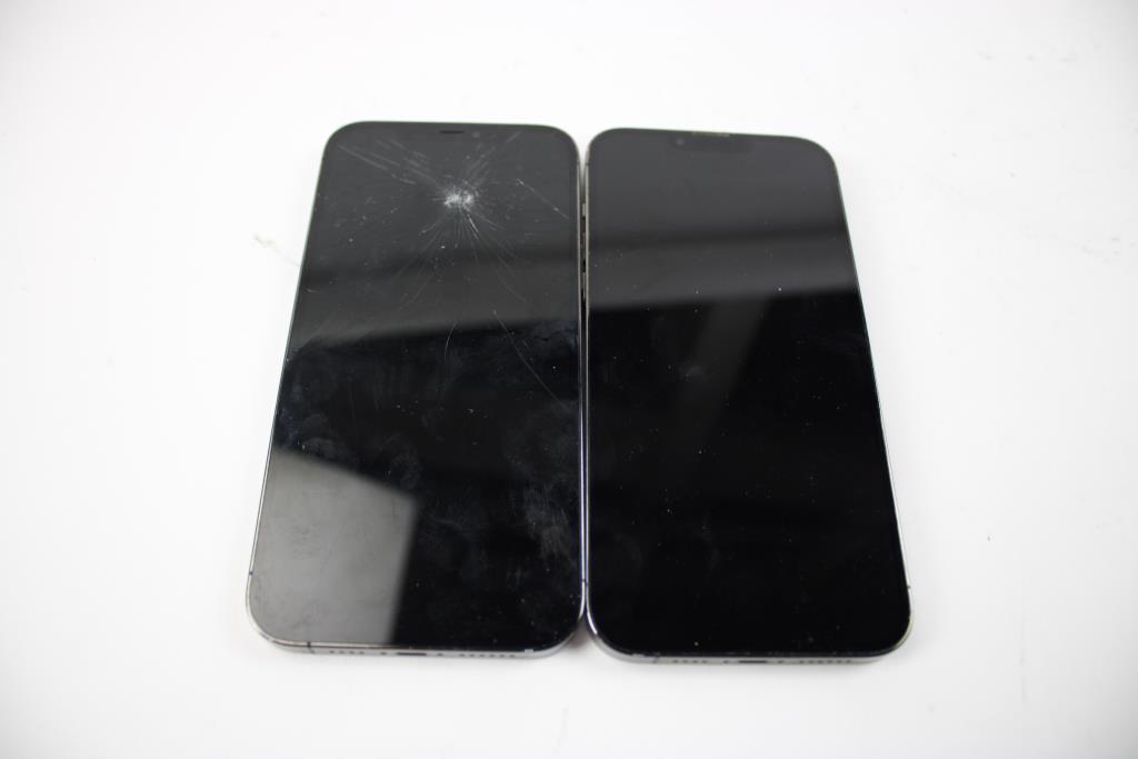 Apple IPhone Lot, 2 Pieces  Sold For Parts