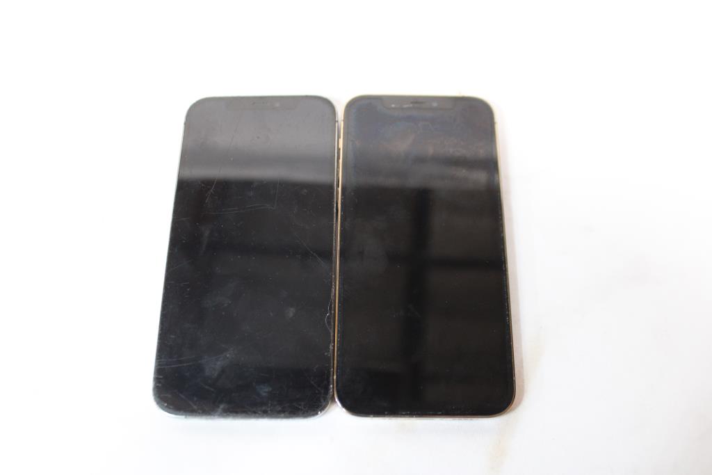 Apple IPhone Lot, 2 Pieces, Sold For Parts