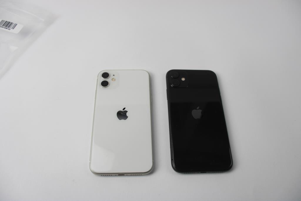 Apple IPhone Lot, 2 Pieces, Sold For Parts