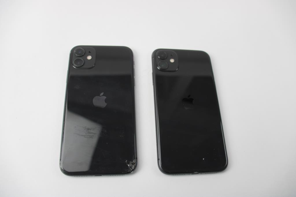 Apple IPhone Lot, 2 Pieces, Sold For Parts