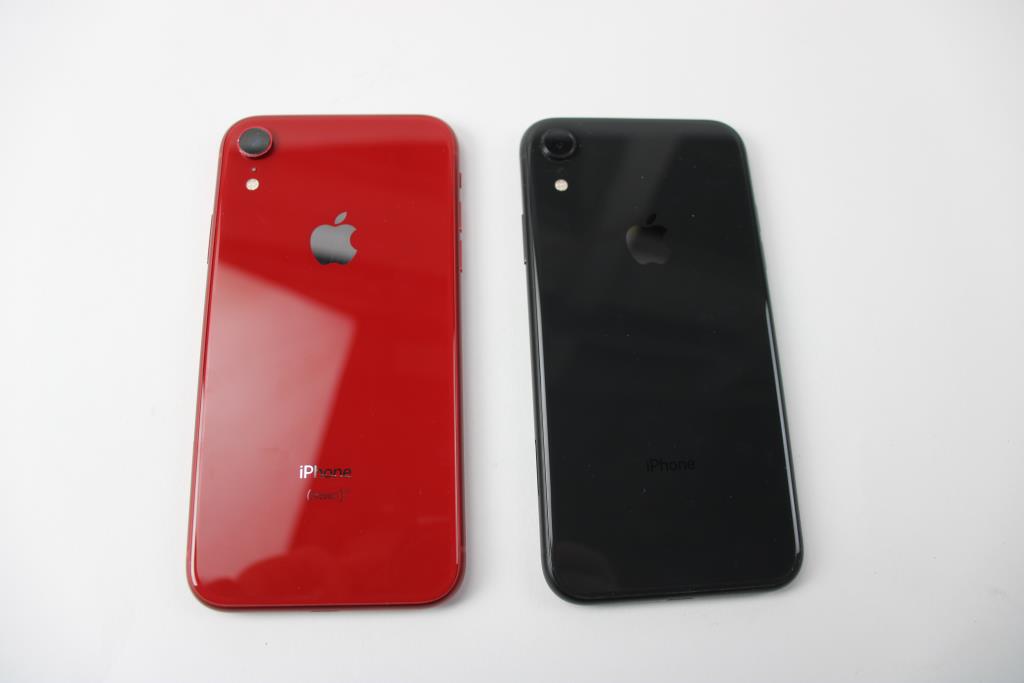 Apple IPhone Lot, 2 Pieces, Sold For Parts