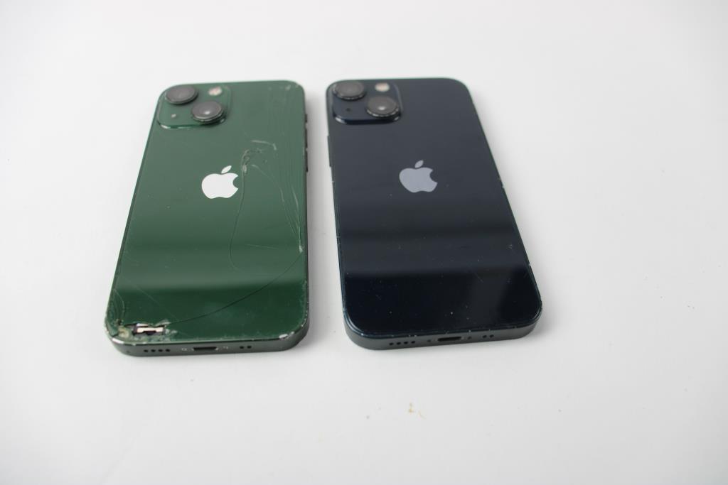 Apple IPhone Lot, 2 Pieces, Sold For Parts
