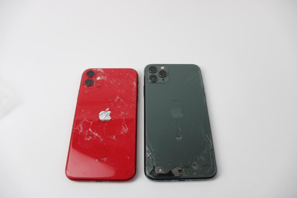 Apple IPhone Lot, 2 Pieces, Sold For Parts