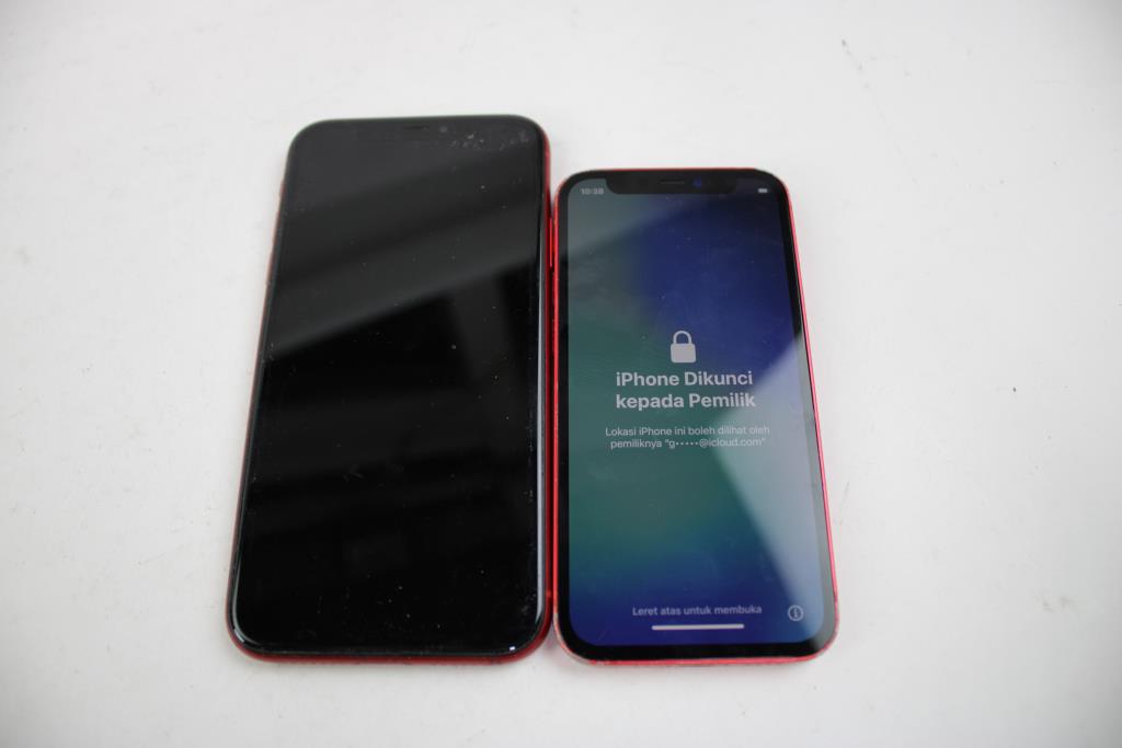 Apple IPhone Lot, 2 Pieces, Sold For Parts