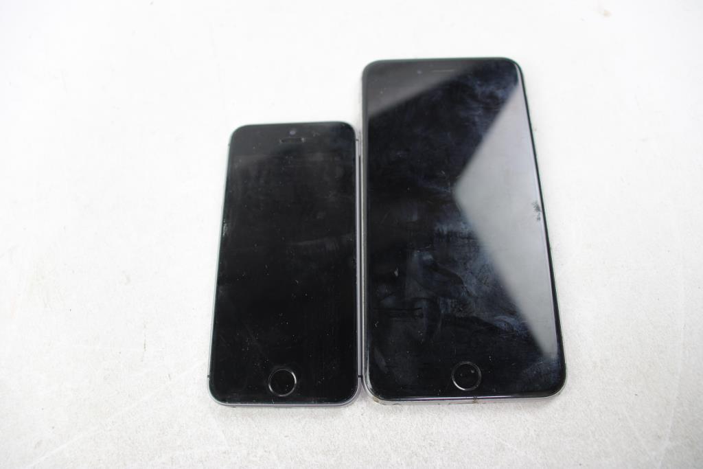 Apple IPhone Lot, 2 Pieces, Sold For Parts
