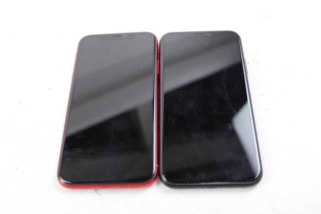 Apple IPhone Lot, 2 Pieces, Sold For Parts