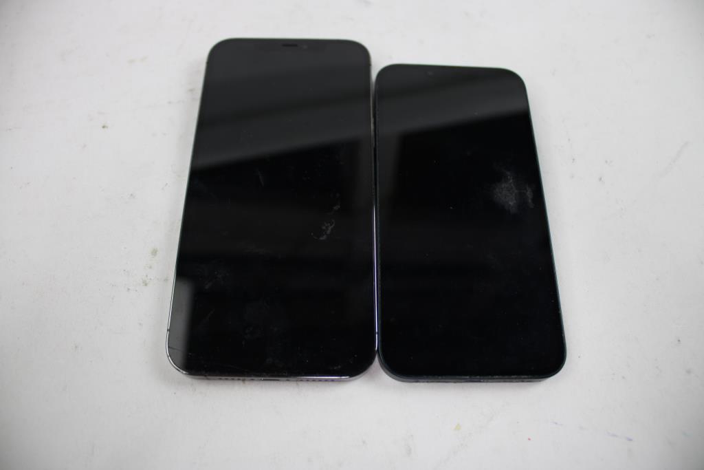 Apple IPhone Lot, 2 Pieces, Sold For Parts