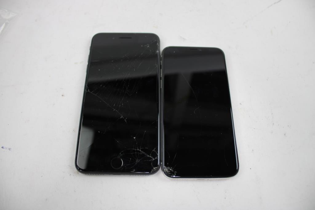 Apple IPhone Lot, 2 Pieces Sold For Parts