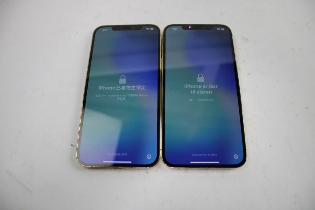 Apple IPhone Lot, 2 Pieces Sold For Parts